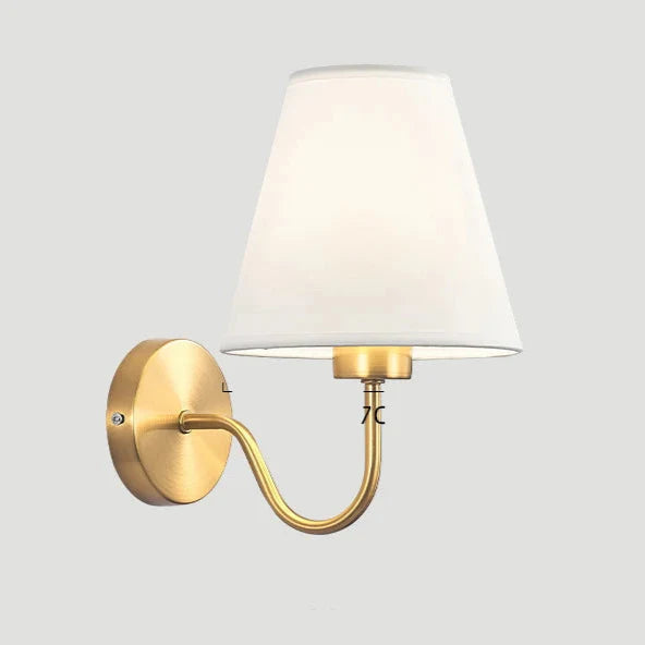 Arandela Clássica de Parede em Metal e Tecido com Iluminação Aconchegante