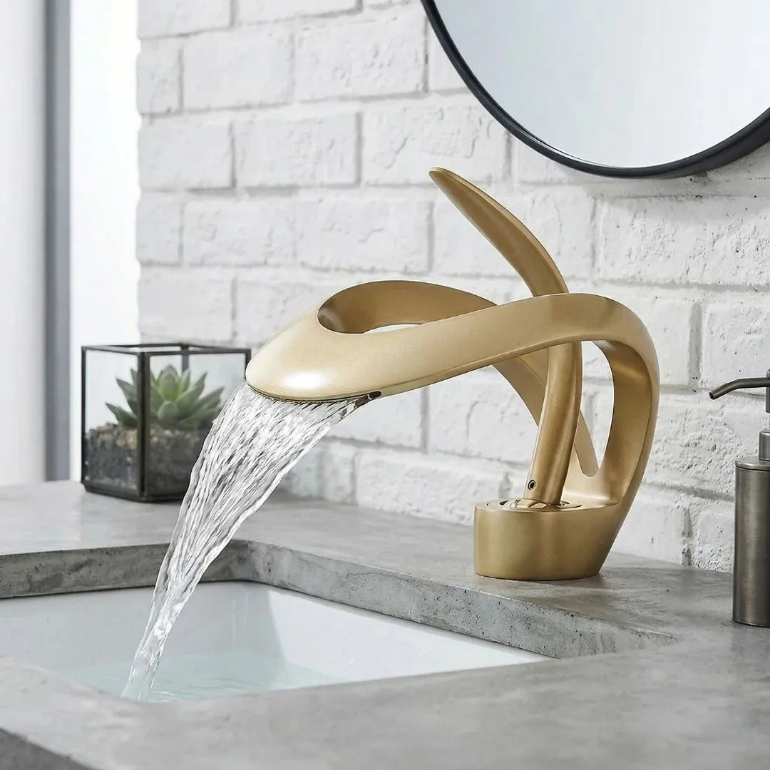 Torneira Cascata para Banheiro Monocomando Bica Baixa Moebius