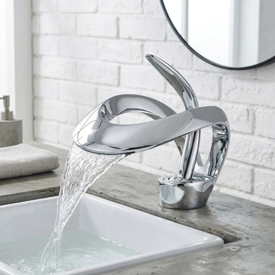 Torneira Cascata para Banheiro Monocomando Bica Baixa Moebius