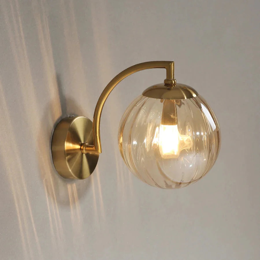 Arandela de Parede Globo Verona em Metal e Vidro com Design Sofisticado