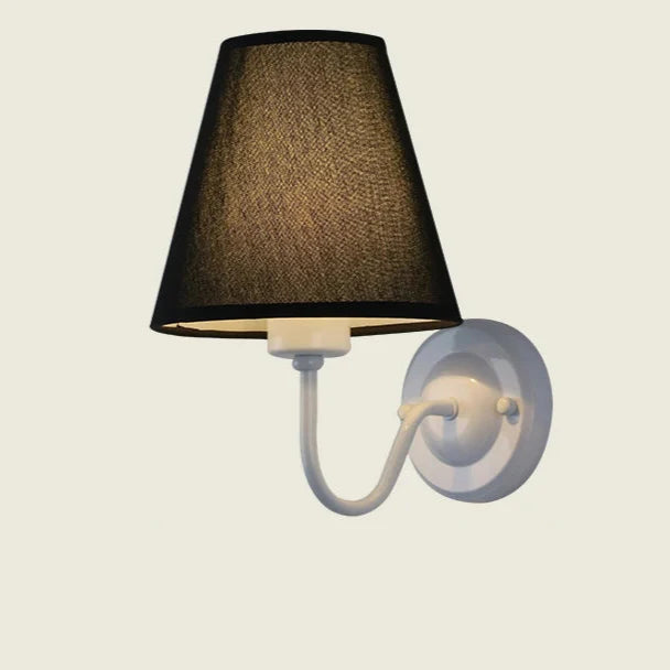 Arandela Clássica de Parede em Metal e Tecido com Iluminação Aconchegante