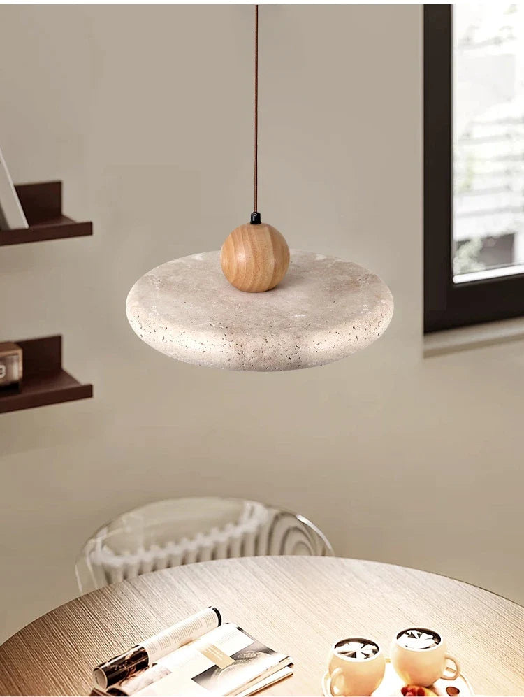 Luminária Pendente em Pedra Travertino e Madeira Sabina