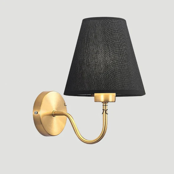 Arandela Clássica de Parede em Metal e Tecido com Iluminação Aconchegante