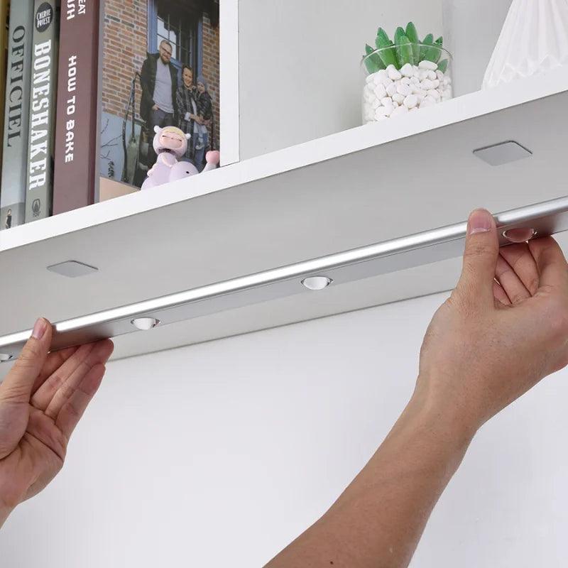 Lâmpada LED Magnética com Sensor de Movimento | Bateria Recarregável USB