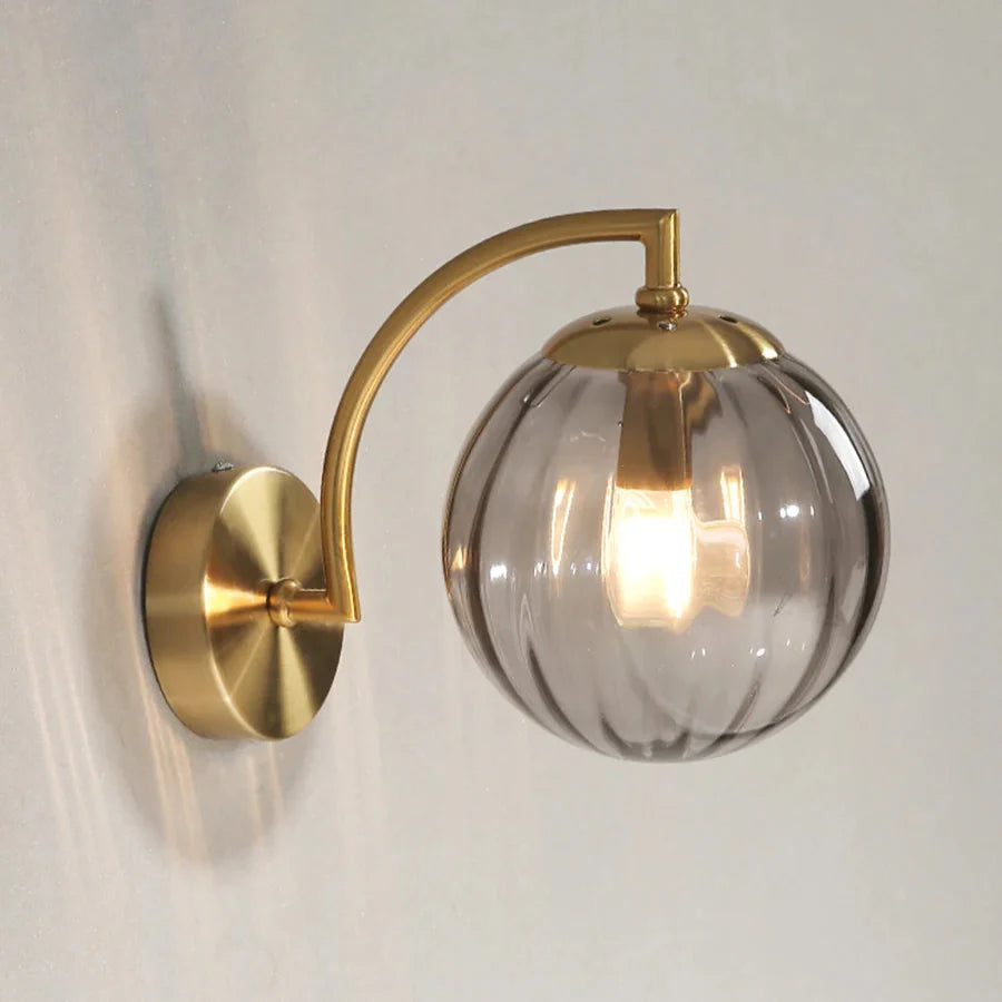 Arandela de Parede Globo Verona em Metal e Vidro com Design Sofisticado