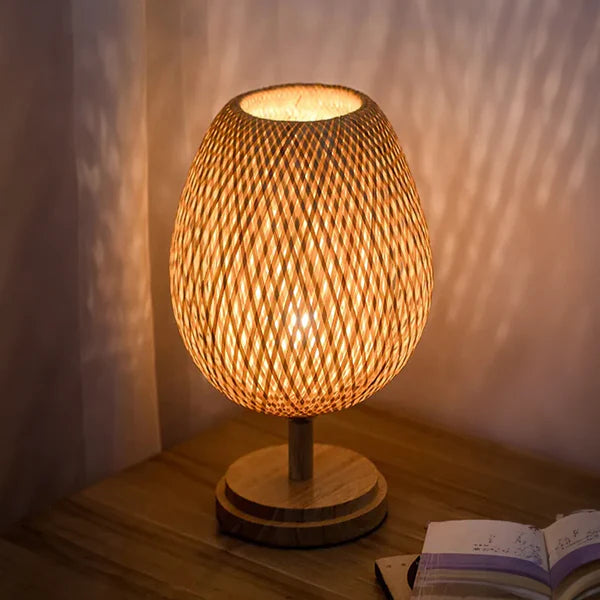 Luminária de Mesa Bambu – Estilo Natural com Elegância Artesanal