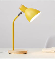 Luminária de Mesa com Bambu e Alumínio – Design Moderno