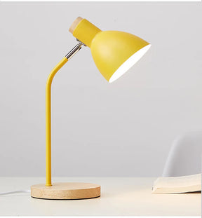 Luminária de Mesa com Bambu e Alumínio – Design Moderno