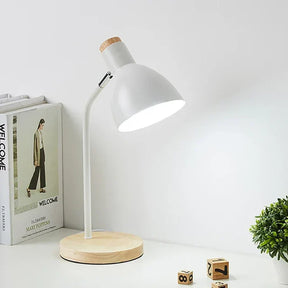 Luminária de Mesa com Bambu e Alumínio – Design Moderno