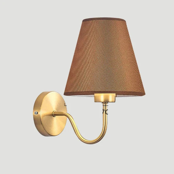 Arandela Clássica de Parede em Metal e Tecido com Iluminação Aconchegante
