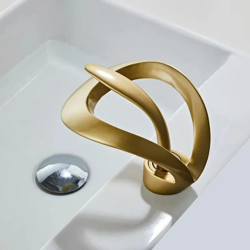 Torneira Cascata para Banheiro Monocomando Bica Baixa Moebius