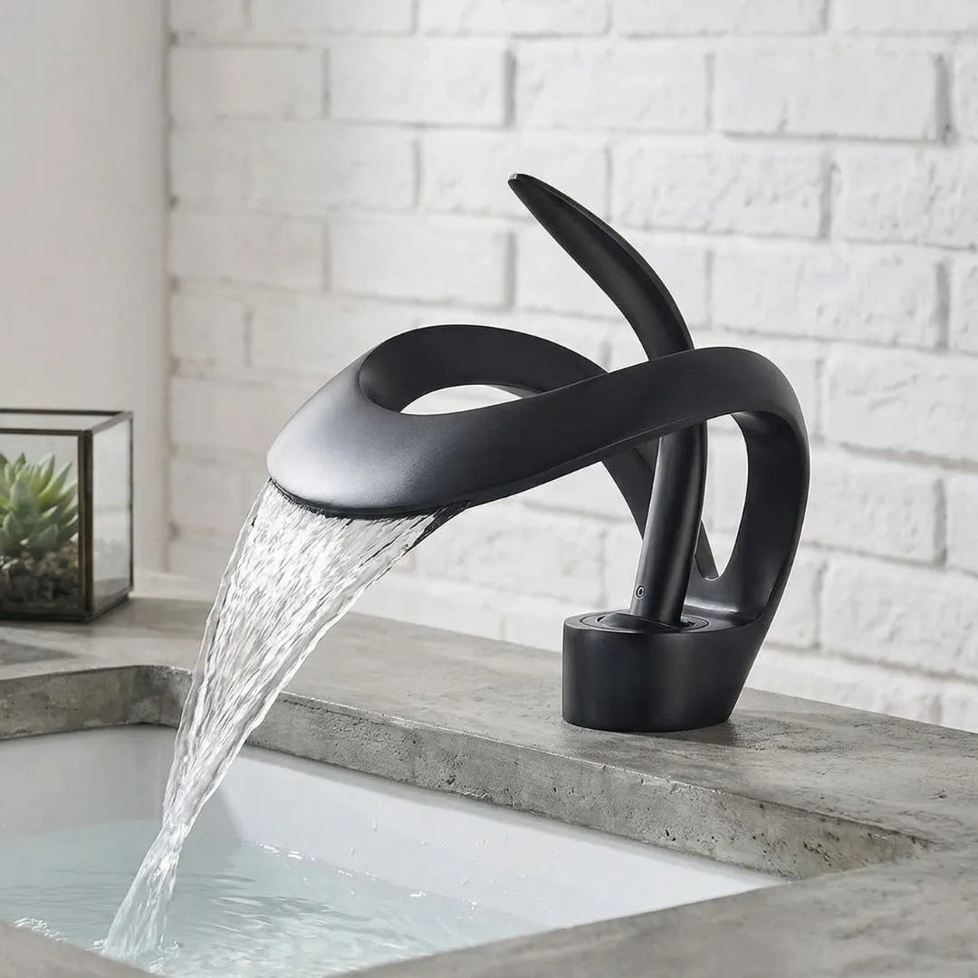 Torneira Cascata para Banheiro Monocomando Bica Baixa Moebius