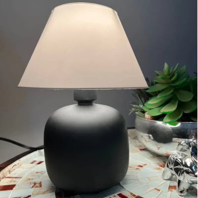 Abajur Decorativo com Base de Cerâmica - Iluminação Aconchegante com Toque de Sofisticação