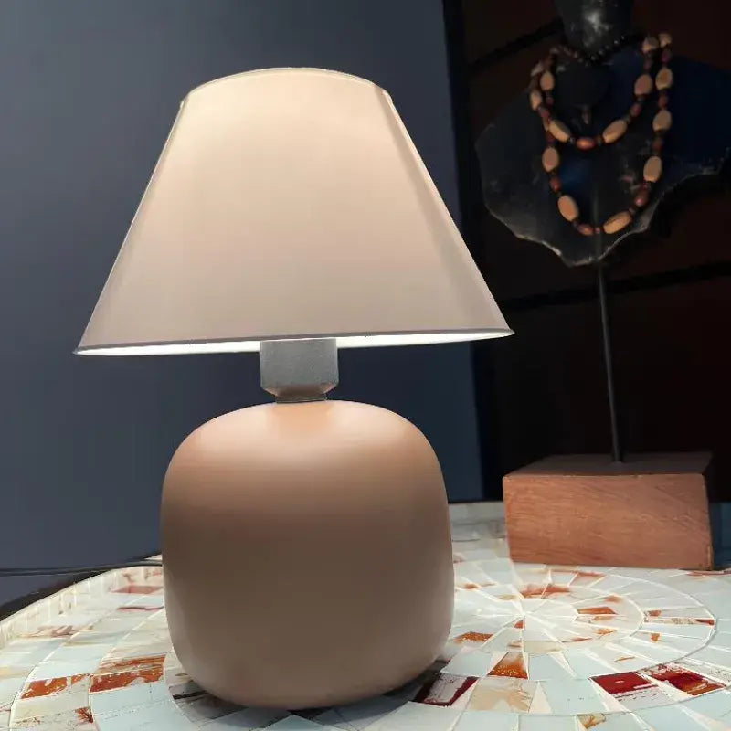 Abajur Decorativo com Base de Cerâmica - Iluminação Aconchegante com Toque de Sofisticação