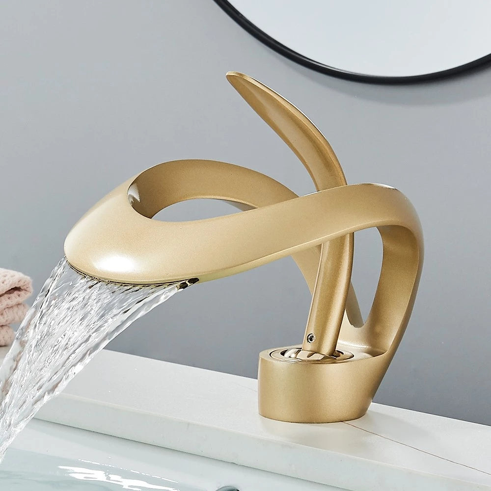 Torneira Cascata para Banheiro Monocomando Bica Baixa Moebius