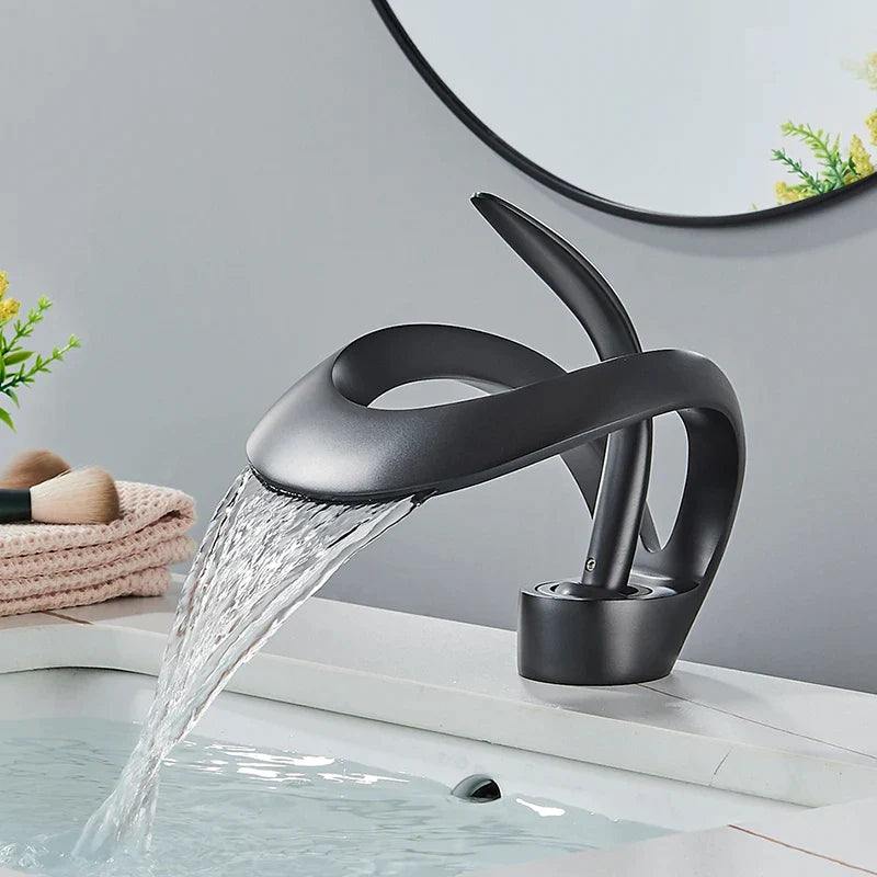Torneira Cascata para Banheiro Monocomando Bica Baixa Moebius